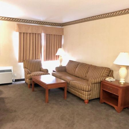 Comfort Inn Meadowvale Миссиссага Экстерьер фото