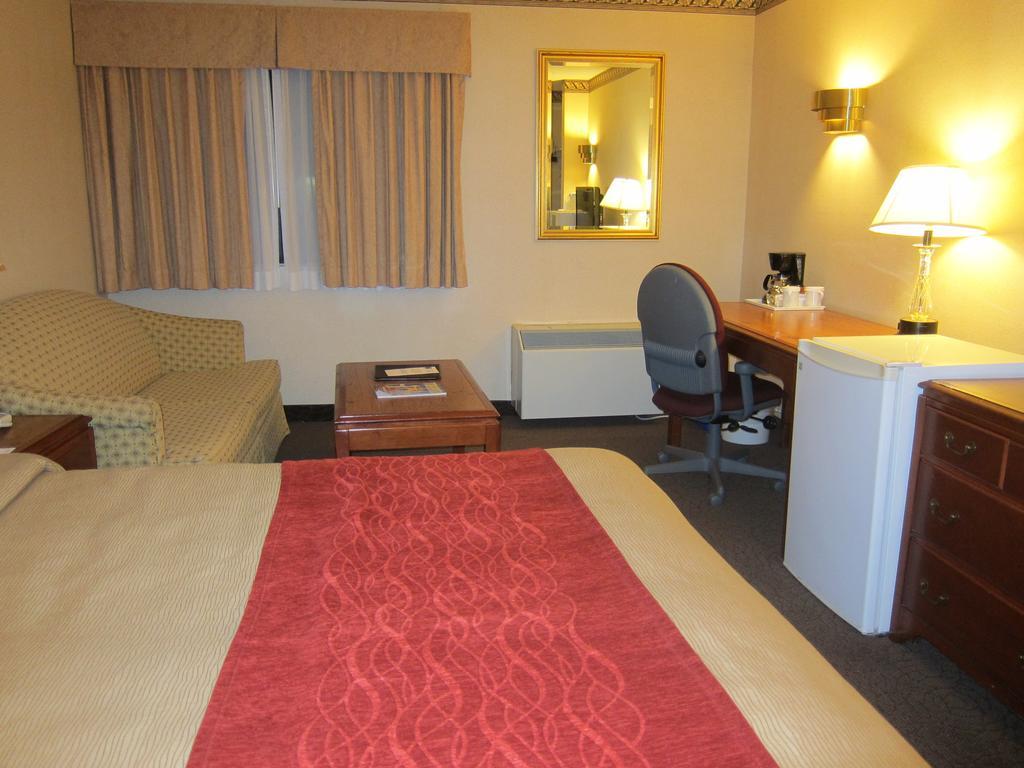 Comfort Inn Meadowvale Миссиссага Экстерьер фото
