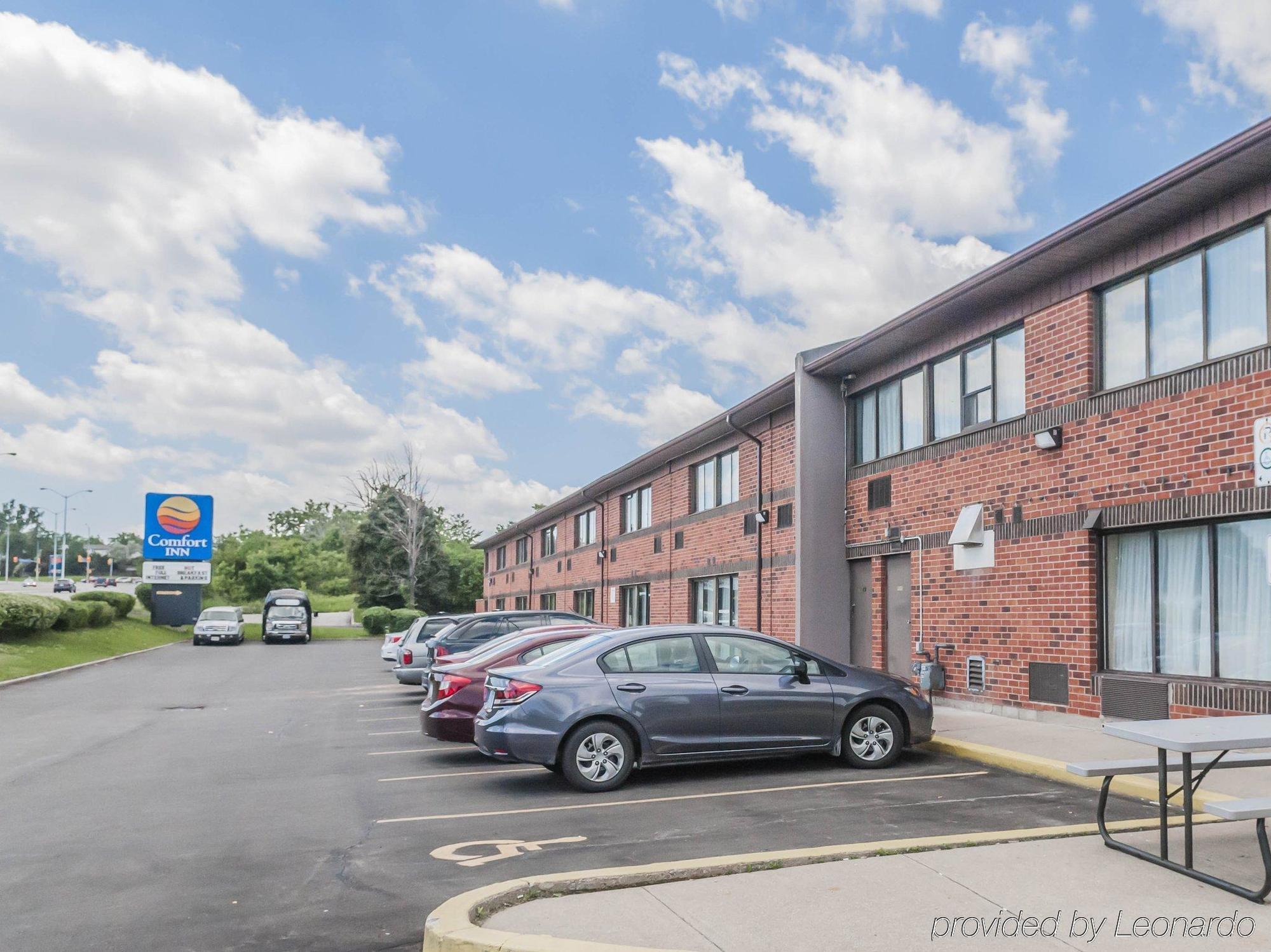 Comfort Inn Meadowvale Миссиссага Экстерьер фото