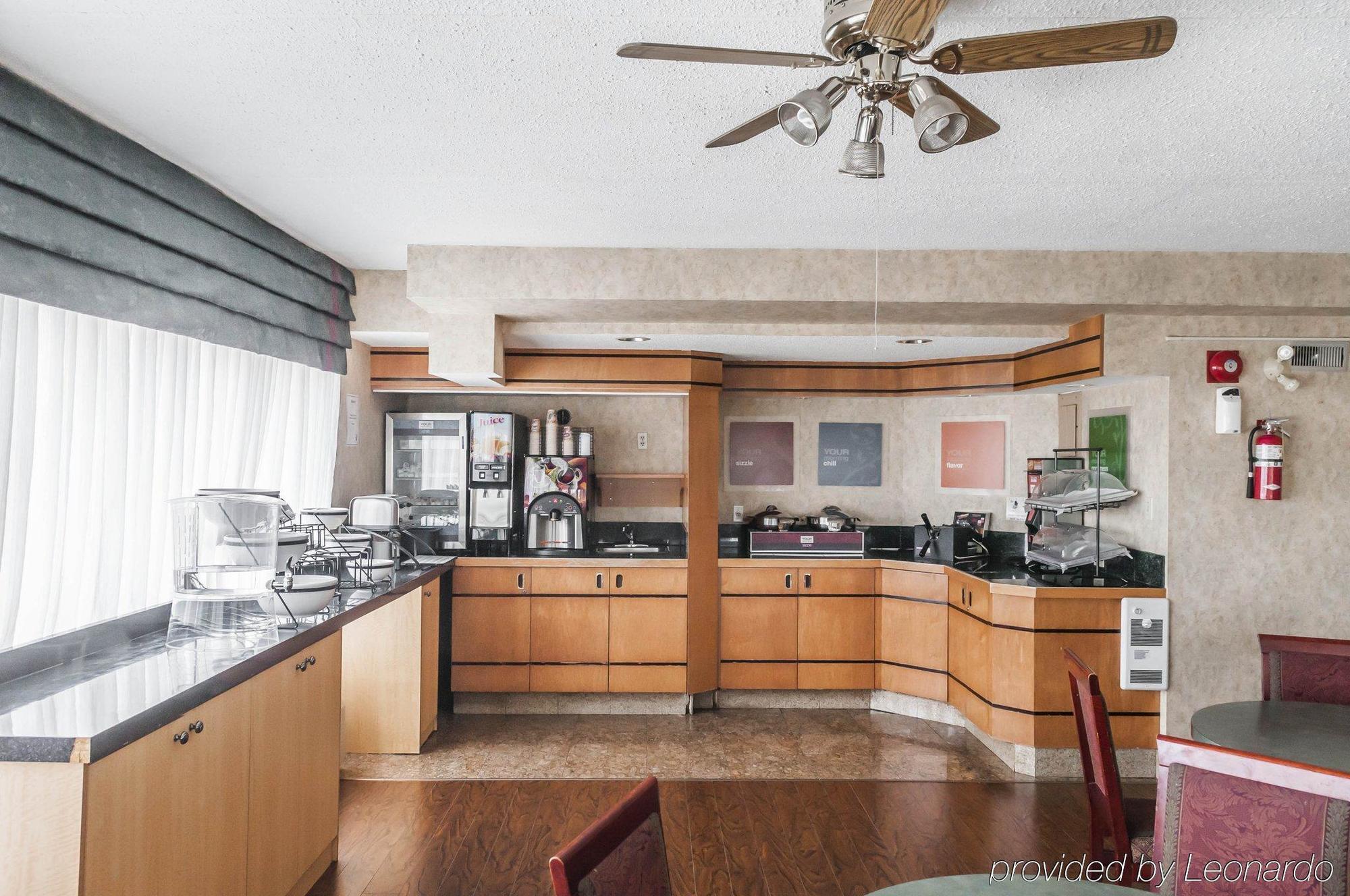 Comfort Inn Meadowvale Миссиссага Экстерьер фото