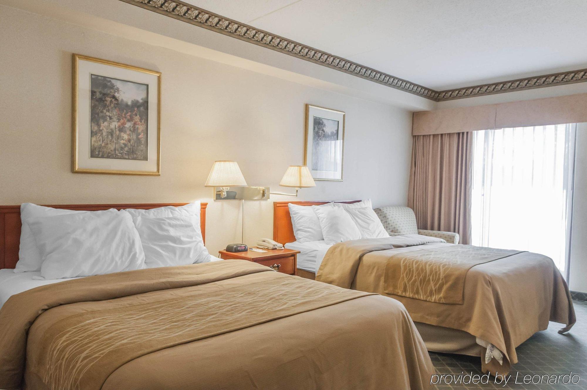 Comfort Inn Meadowvale Миссиссага Экстерьер фото