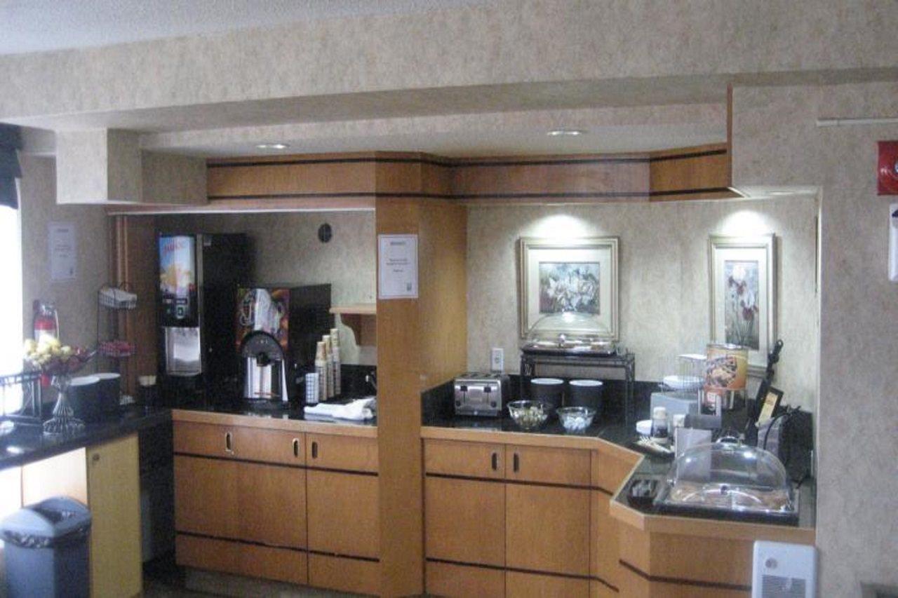 Comfort Inn Meadowvale Миссиссага Экстерьер фото