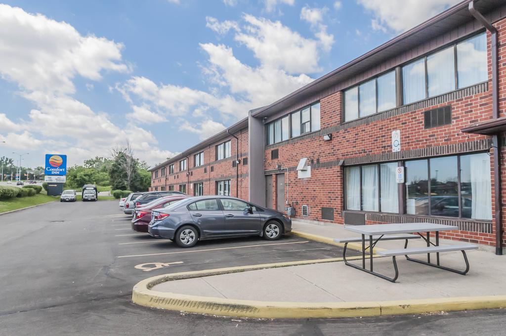 Comfort Inn Meadowvale Миссиссага Экстерьер фото