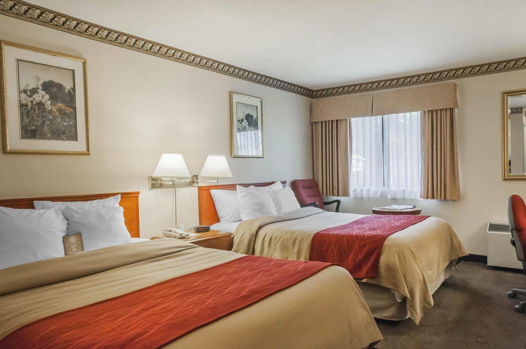 Comfort Inn Meadowvale Миссиссага Экстерьер фото