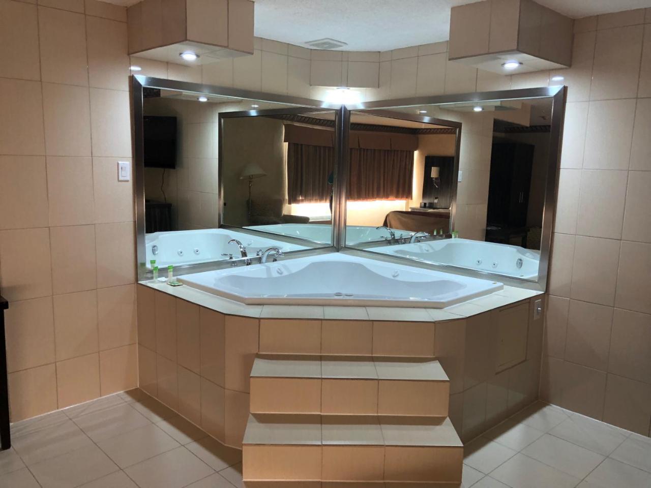 Comfort Inn Meadowvale Миссиссага Экстерьер фото