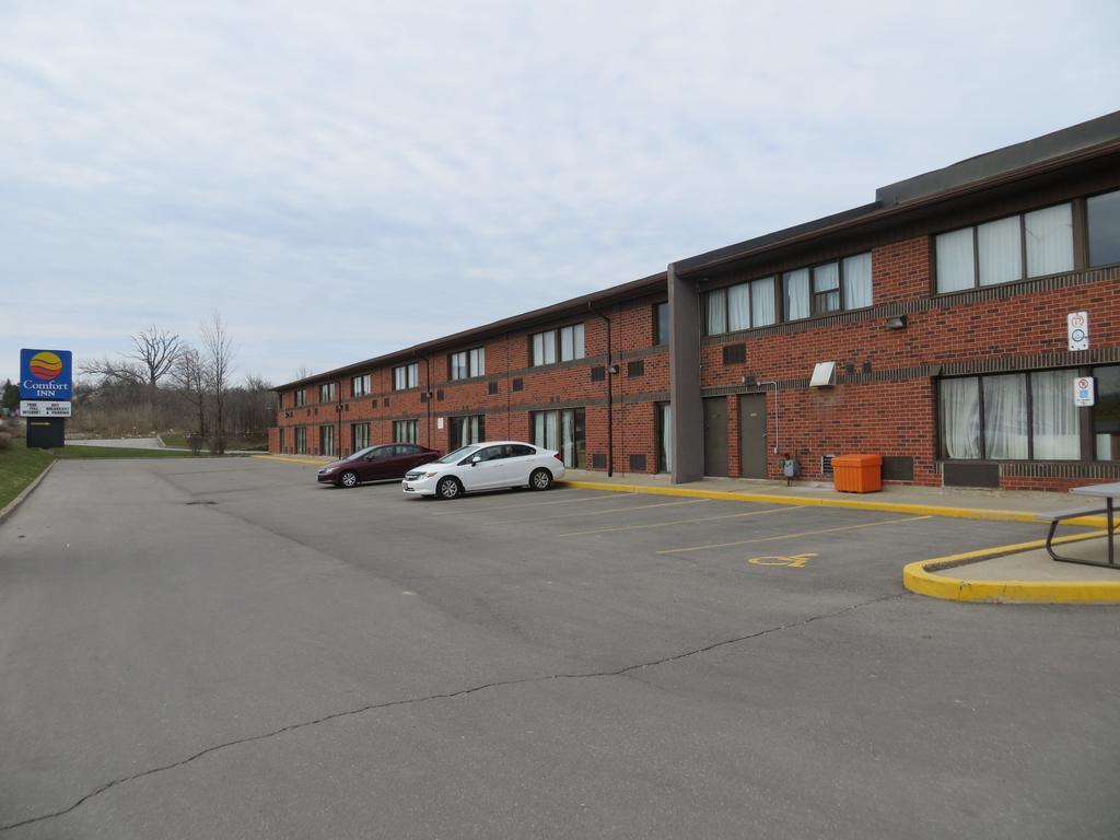 Comfort Inn Meadowvale Миссиссага Экстерьер фото